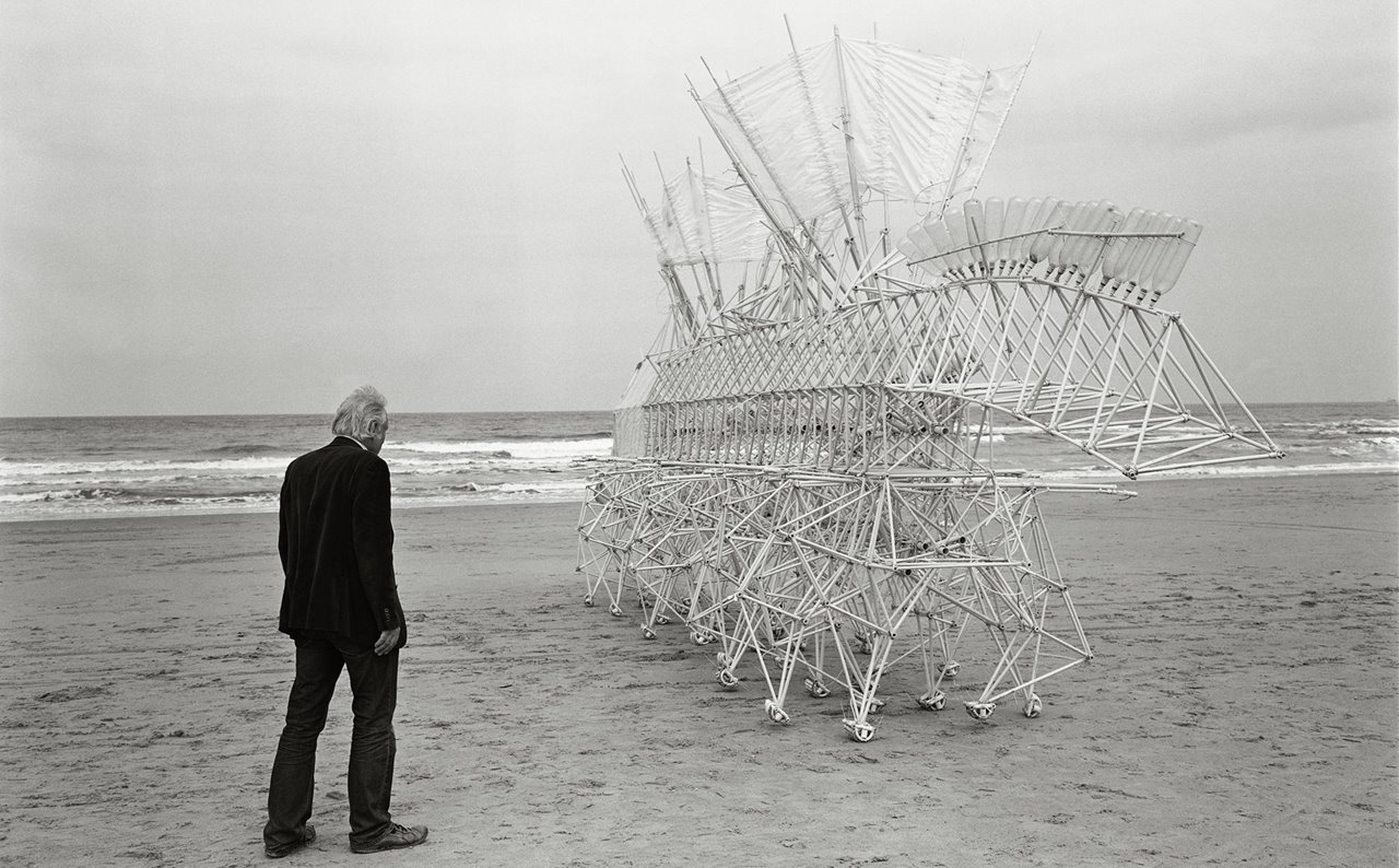Strandbeest. The Dream Machines of Theo Jansen