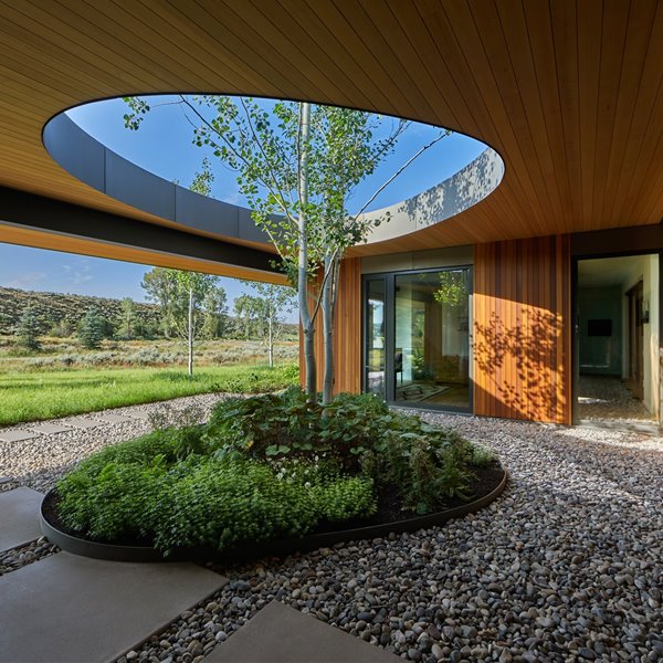 Esta casa combina con fluidez los estilos japonés y californiano