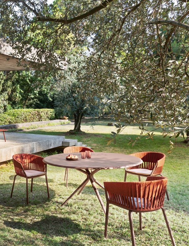 Fast, la elegancia y el lujo del aluminio en los muebles de exterior