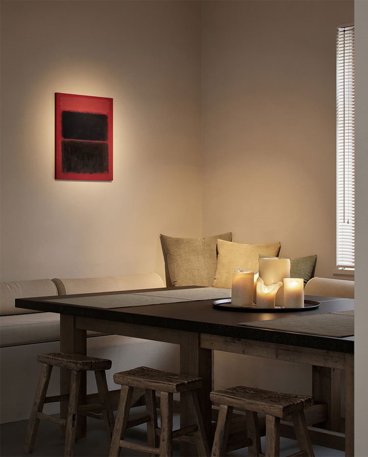 Mesa comedor con taburetes de madera y banco corrido