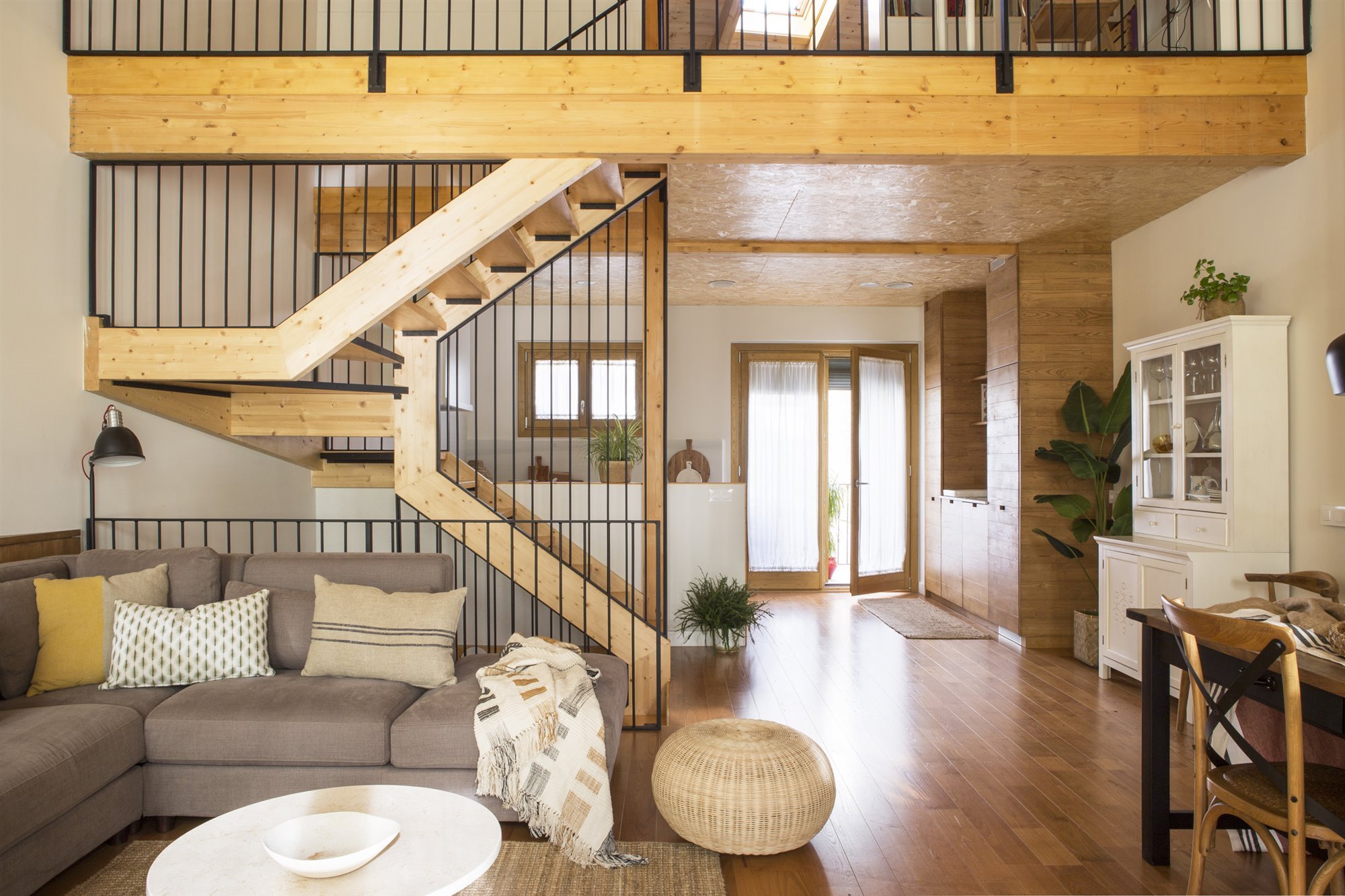 Pia Capdevila-Proy 369-Sant feliu-Casa Bio escalera