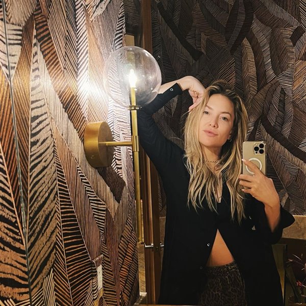 Por qué tienes que seguir a Kate Hudson si te encanta el papel de pared