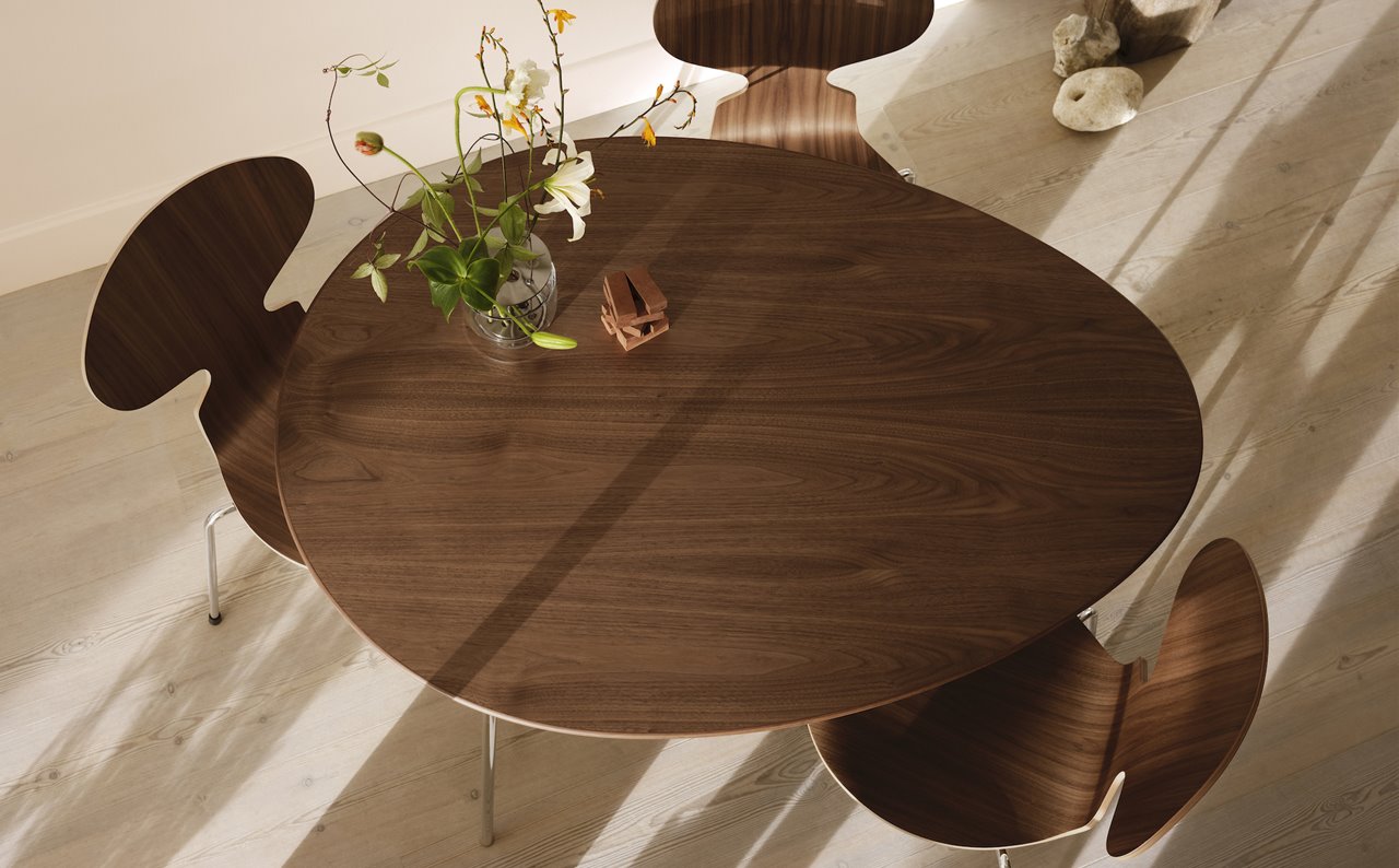 La mesa Egg de Arne Jacobsen representa la pasión por la belleza, la calidad y la artesanía. 