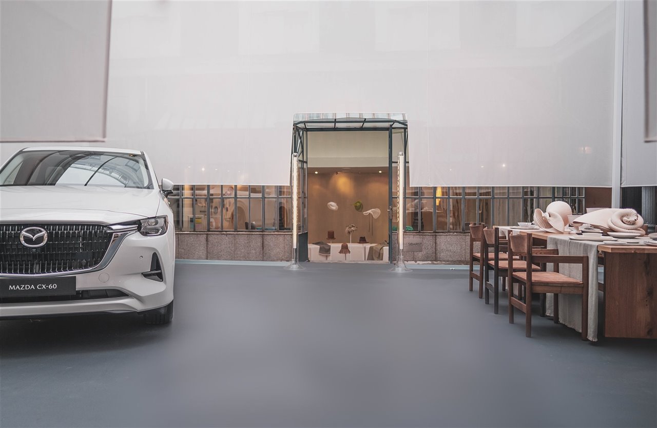 Los automóviles de Mazda se caracterizan por su germen artesanal a través de takumis, artesanos japoneses que trabajan sobre la arcilla para encontrar las líneas del diseño de cada modelo
