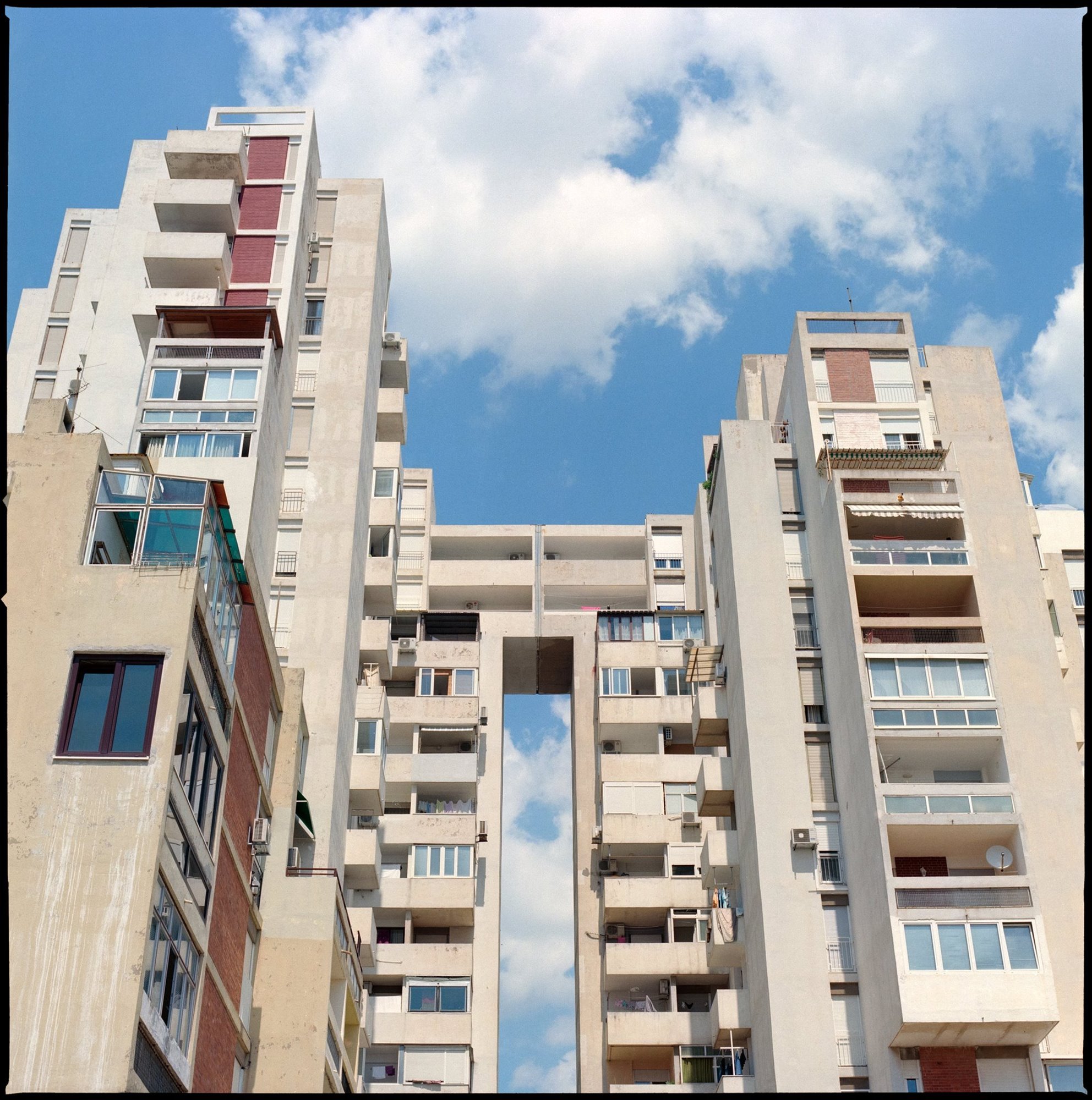 Stambena ulica (calle residencial) Dinka Šimunovića, Split, Croacia.
