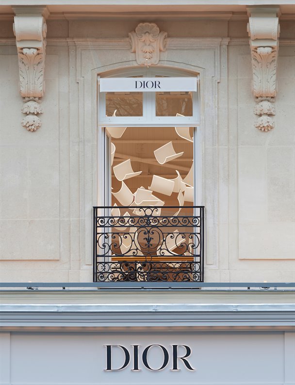 Tienes que ver la instalación lumínima de Paul Cocksedge en Dior París 