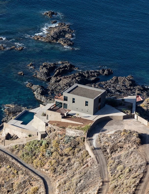 Esta moderna casa de hormigón en Tenerife potencia las vistas sobre el océano
