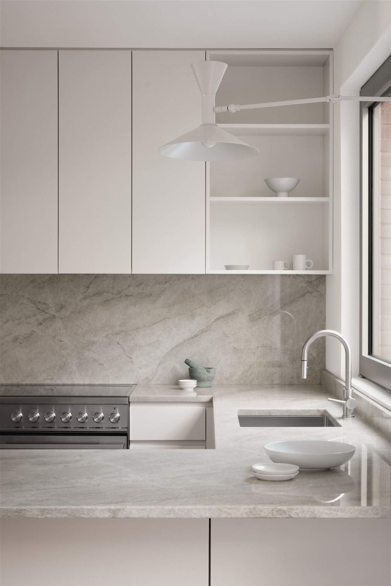 Cocina minimalista marmol blanco 