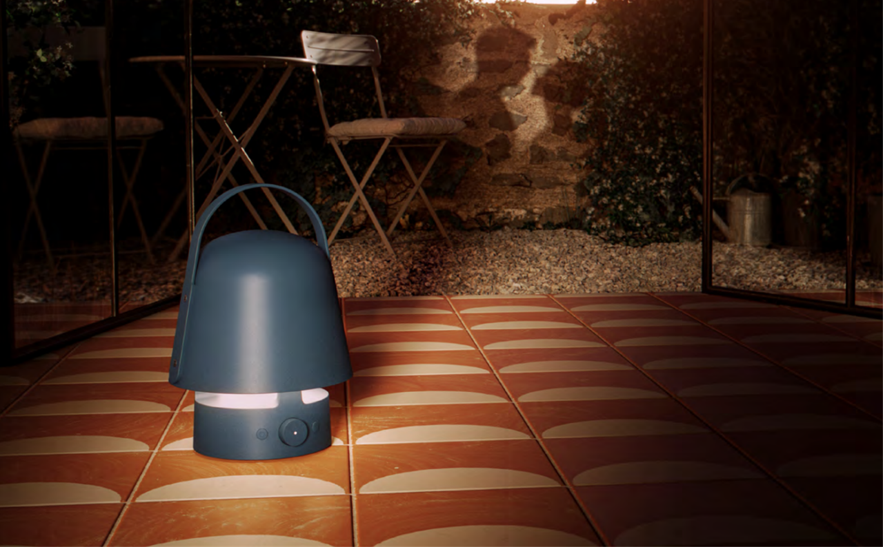 Esta lámpara altavoz con Bluetooth cuenta con una certificación IP65, lo que significa que es resistente al polvo y al agua.