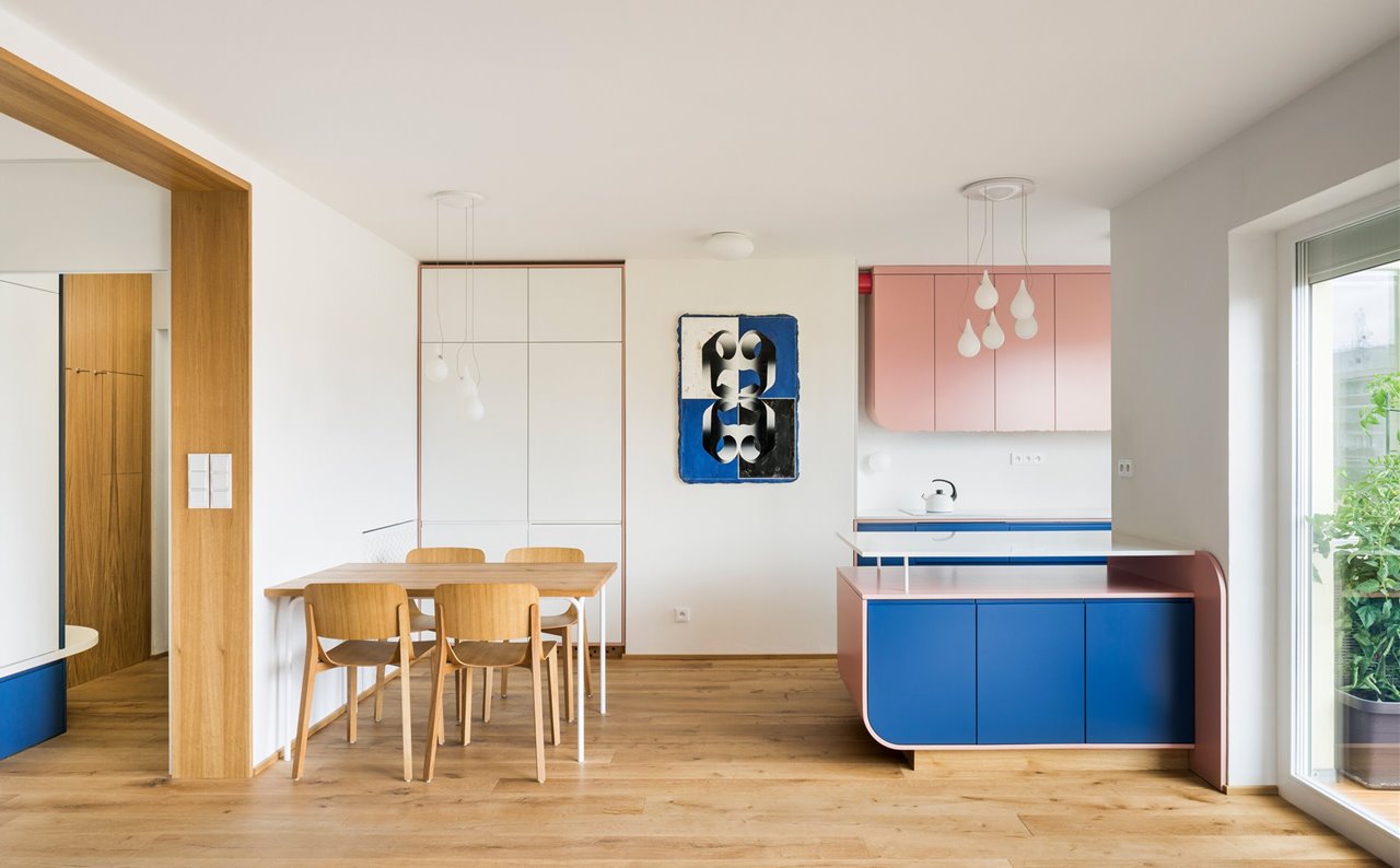 salón cocina azul y rosa