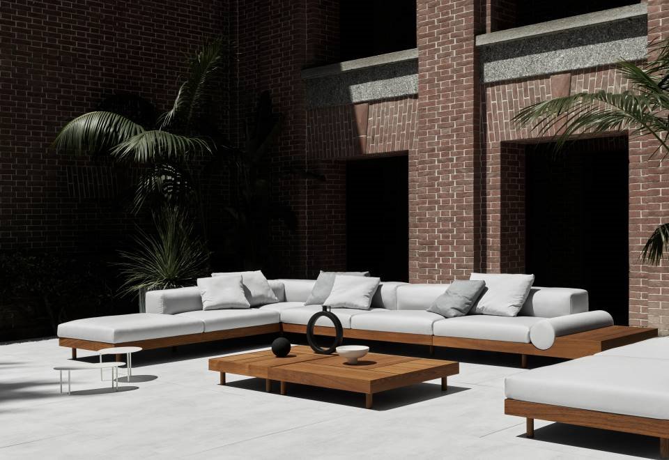 Living-Divani-Kasbah-sofa. Los muebles de exterior son solo para la terraza