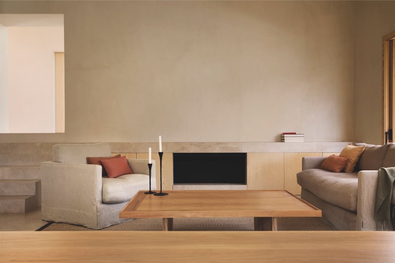 En tercer lugar se encuentra el estilo minimalista, como el de esta casa reformada por Febrero Studio en Marbella.