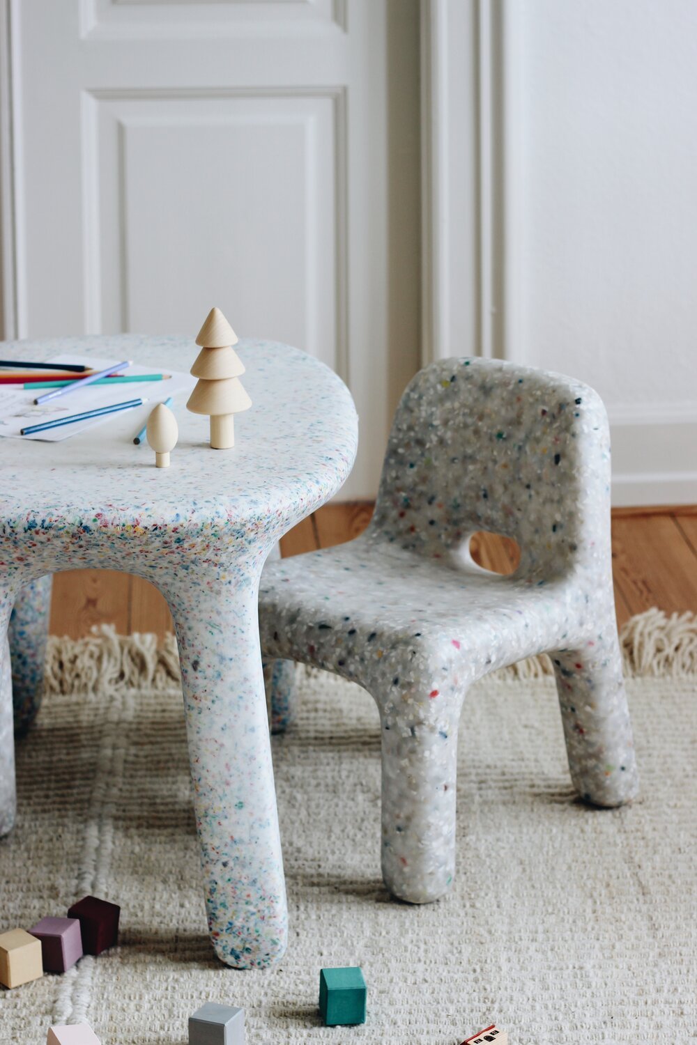 Sillas hechas de plastico reciclado para niños infantiles de Ecobirdy