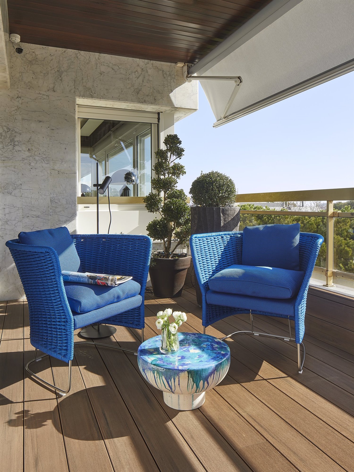 butaca azul terraza