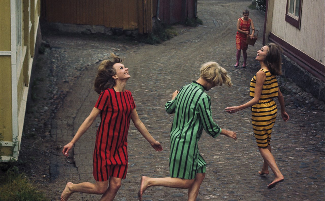 Vestidos de Marimekko diseño de Annika Rimala de 1965 fotografiados por Tony Vaccaro