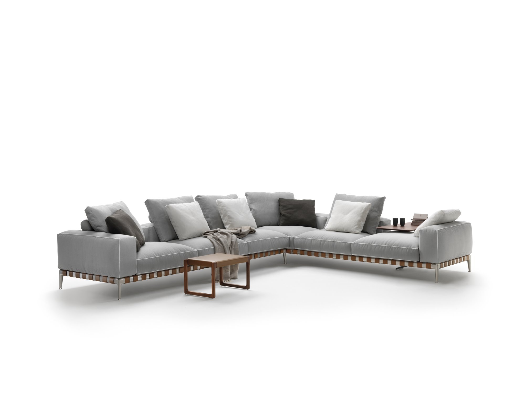 sofá esquinero gris de flexform