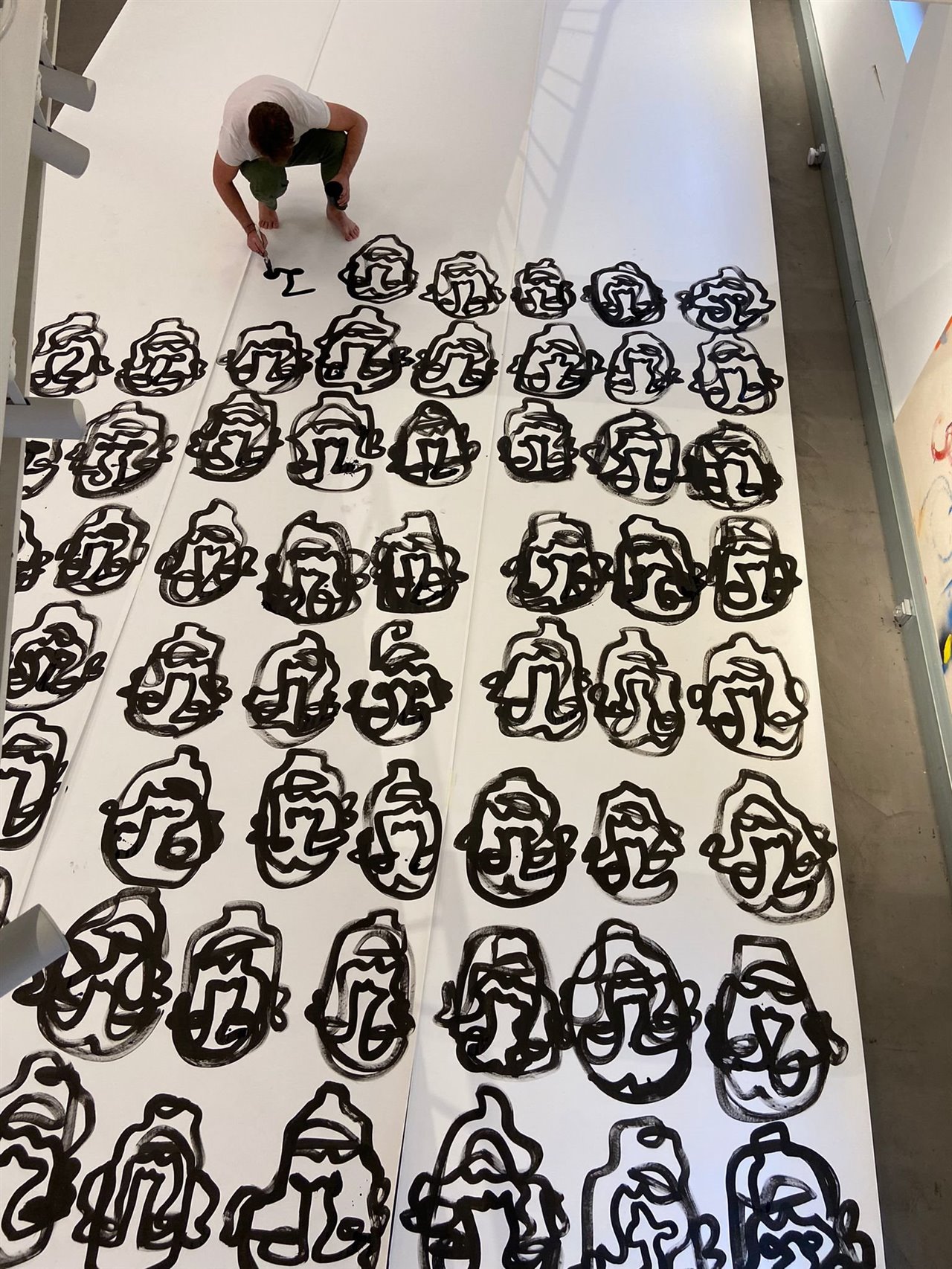 "Quería volver a los días en que las cosas no tenían que ser perfectas. La época en la que aún podía ser sólo yo mismo sin el miedo al fracaso, porque ahí es donde reside la fuerza que busco", dice el artista.
