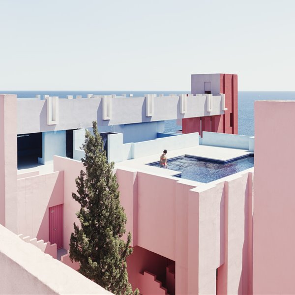 Te desvelamos 7 secretos de La Muralla Roja de Calpe, el emblemático edificio de Ricardo Bofill