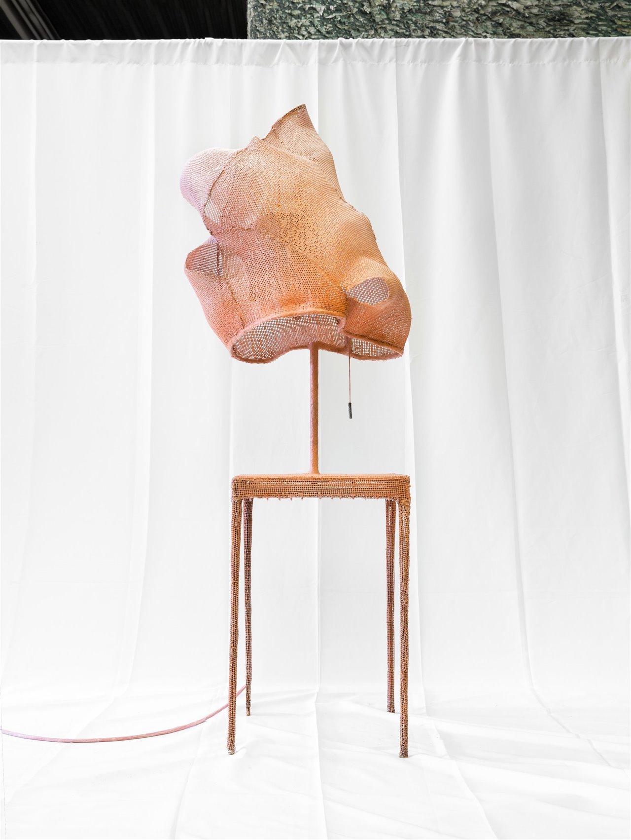 Nacho Carbonell Table Cocoon 8 (Mesa Capullo 8), 2015, Cortesía de Carpenters Workshop Gallery