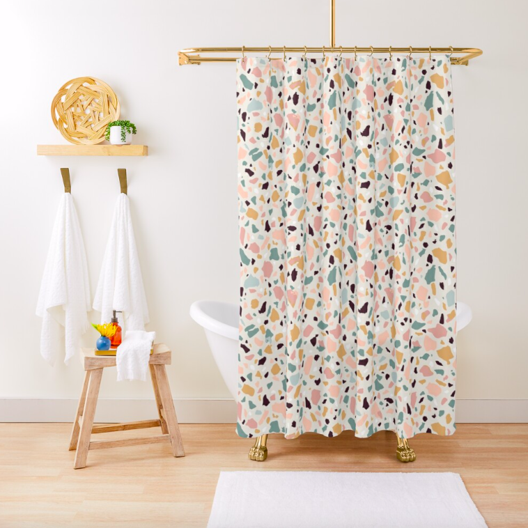 Cortina de ducha con estampado de terrazo.