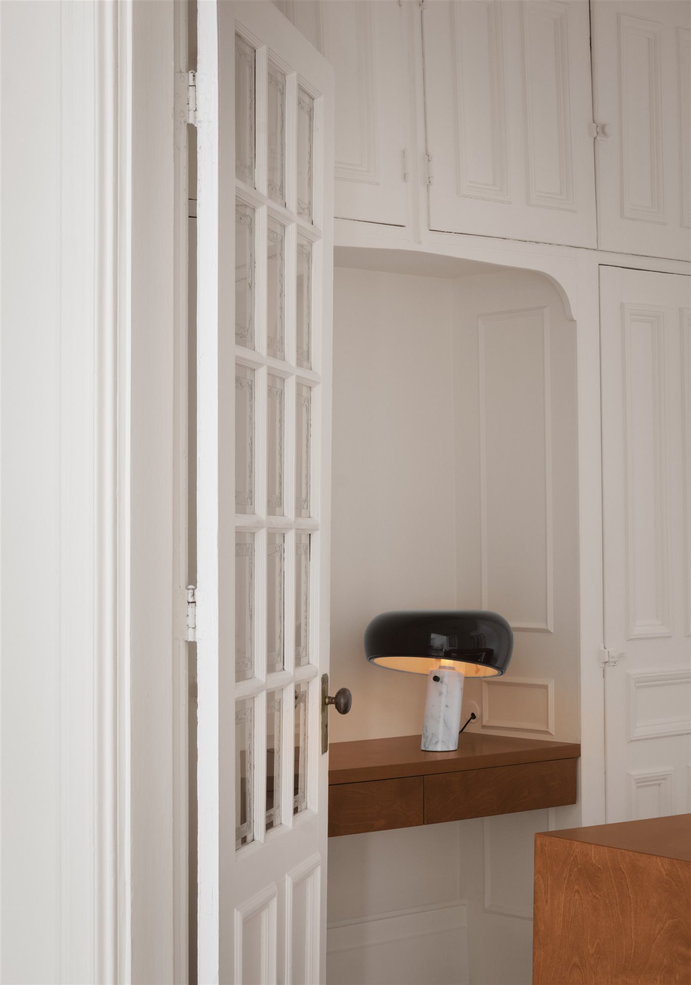oficina casa minimalista madera hormigón protagonistas