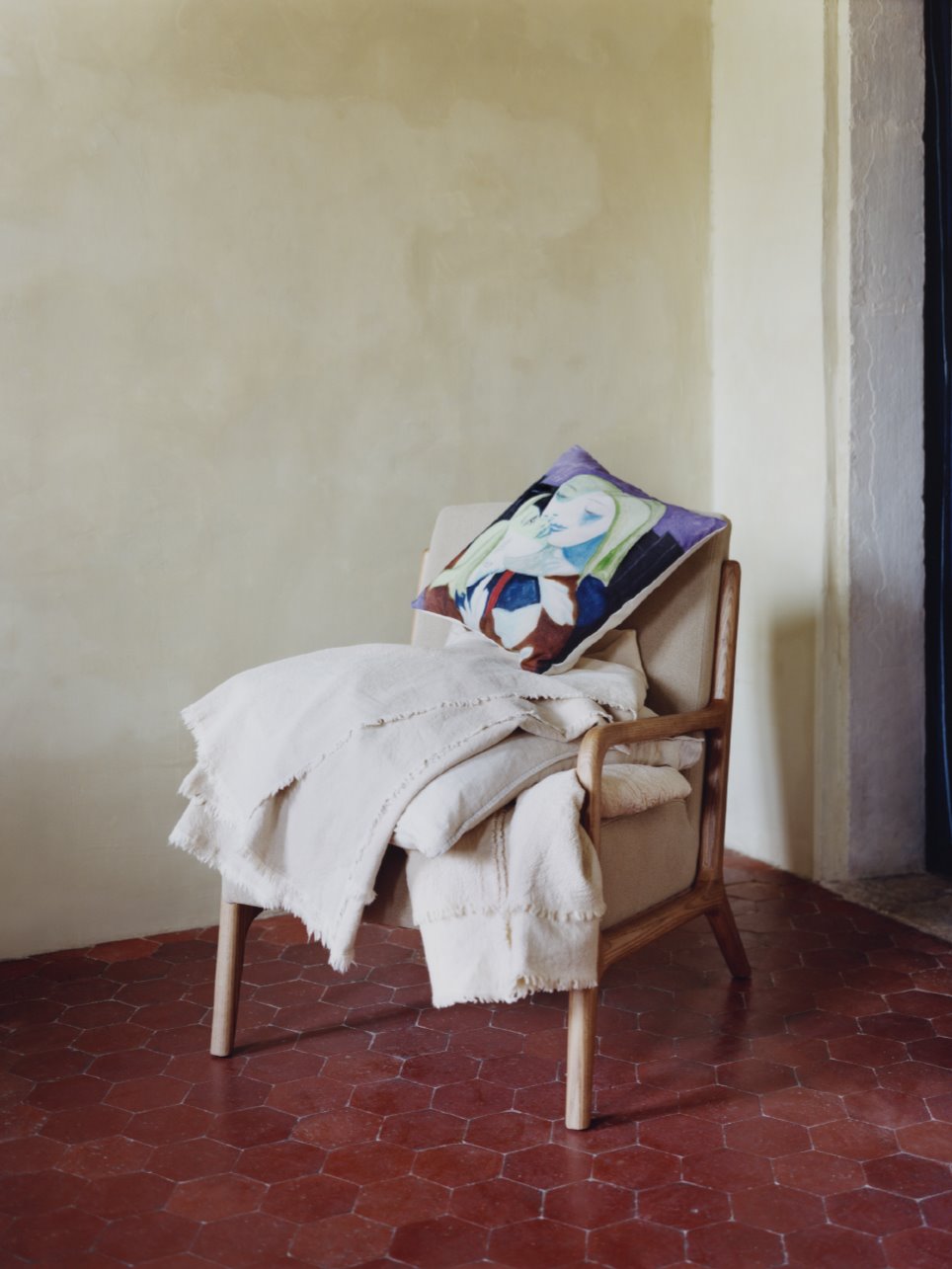 cojin Picasso Zara Home sillón blanco