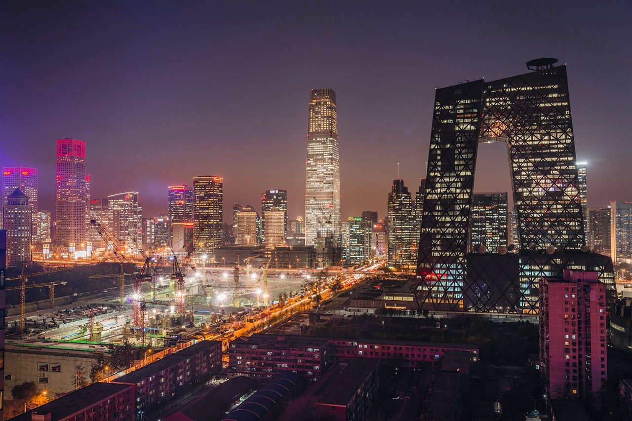 Repasamos los 22 años que llevamos de siglo a través de 22 edificios imprescindibles que han cambiado el mundo. En la foto, la sede la televisión china en Pekín, de Rem Koolhaas (OMA). 