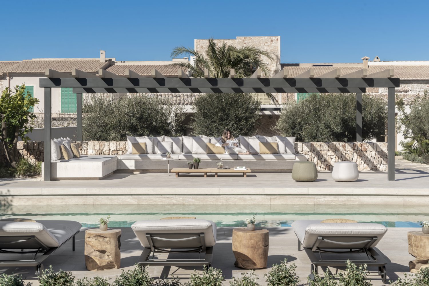 sa buganvil·lia terraza balear terraza con piscina