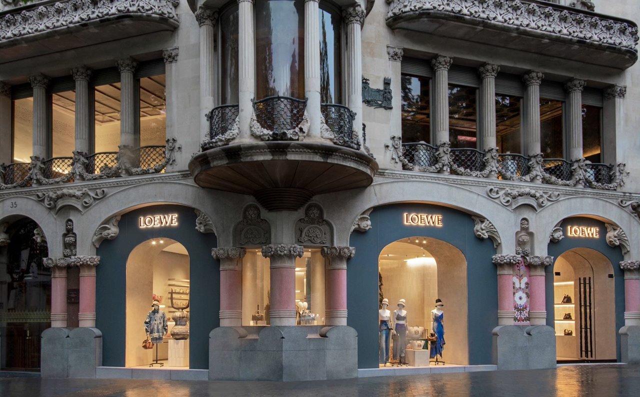 La icónica Casa Loewe situada en el corazón de Paseo de Gracia (Barcelona) se ha transformado en una lujosa galería de arte.