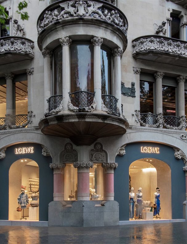 Casa Loewe Barcelona vuelve a abrir sus puertas en su icónico edificio modernista