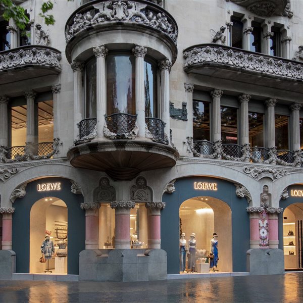 Casa Loewe Barcelona vuelve a abrir sus puertas en su icónico edificio modernista