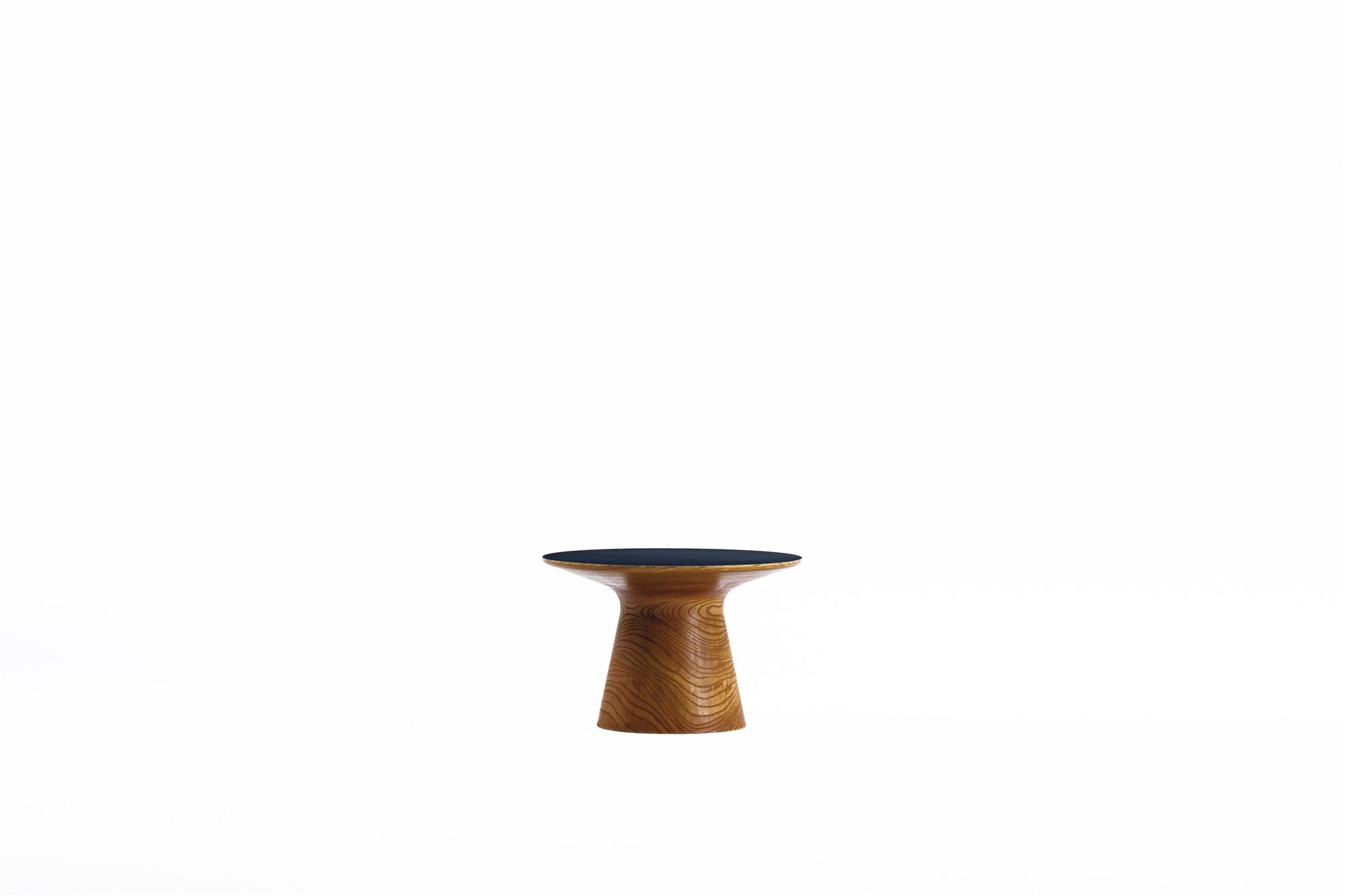 mesa de madera redonda de zumthor