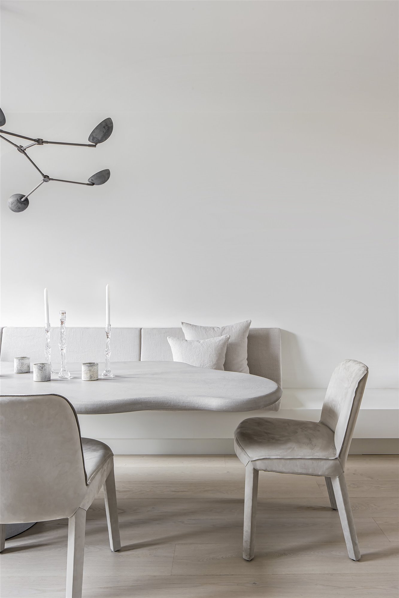 studio piet boon edificio amsterdam mesa comedor silla y banco gris