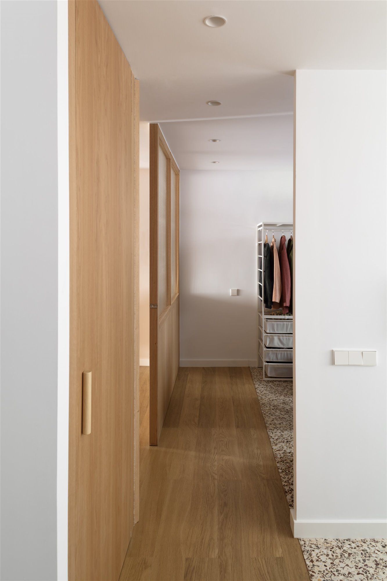 Casa Dos Murcia. Sistema de puertas pivotantes