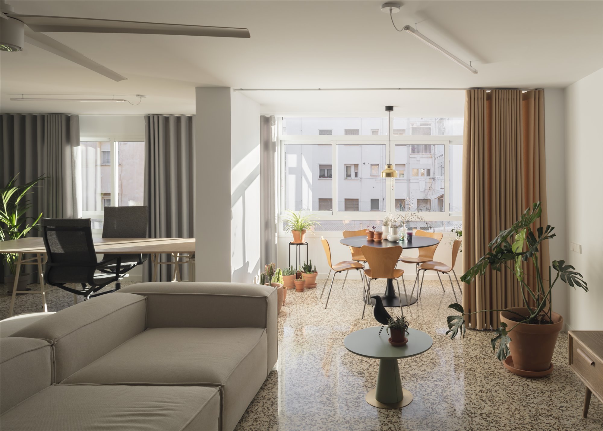 Casa Dos Murcia. Terrazo y madera