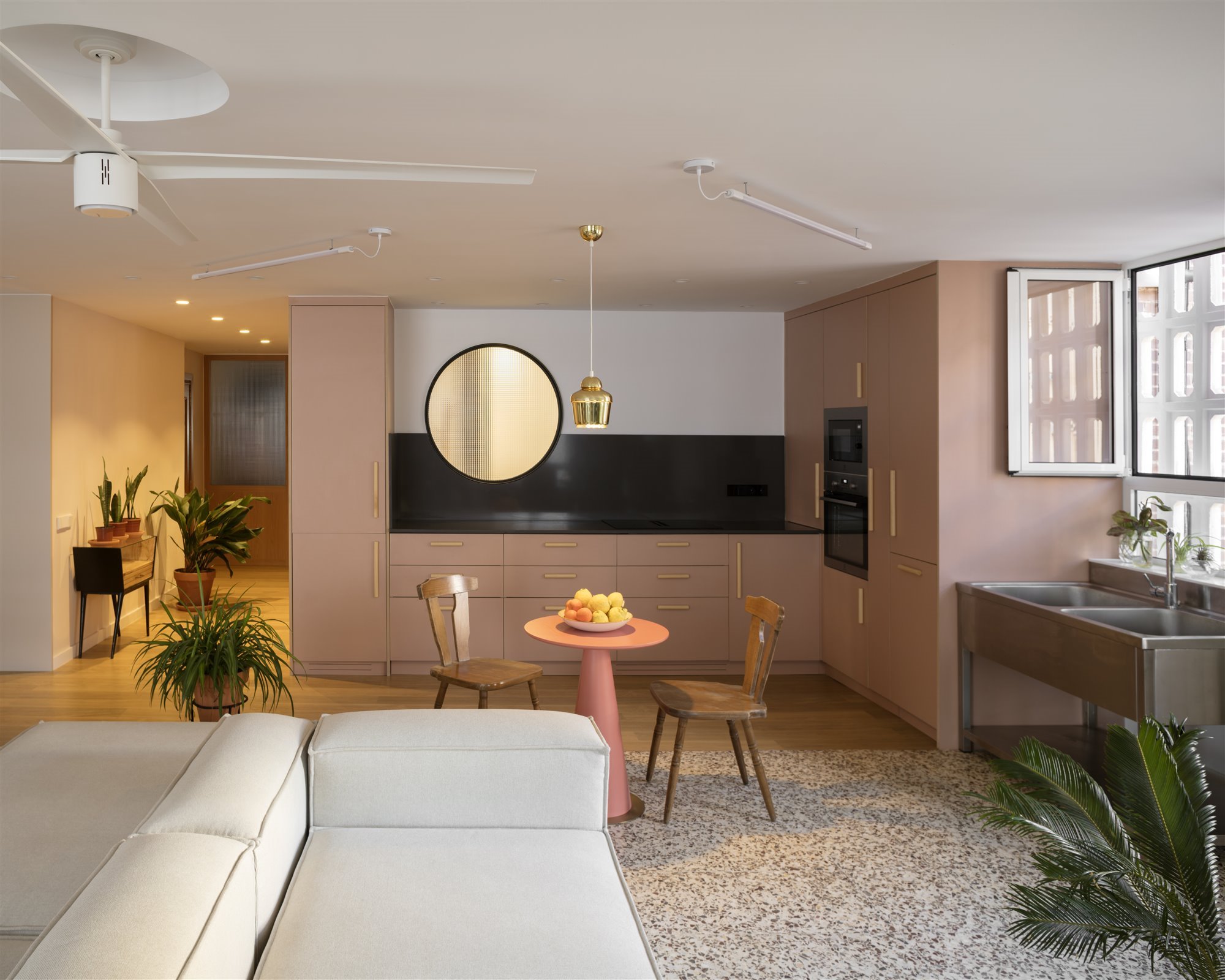 Casa Dos Murcia. Una caja rosa palo