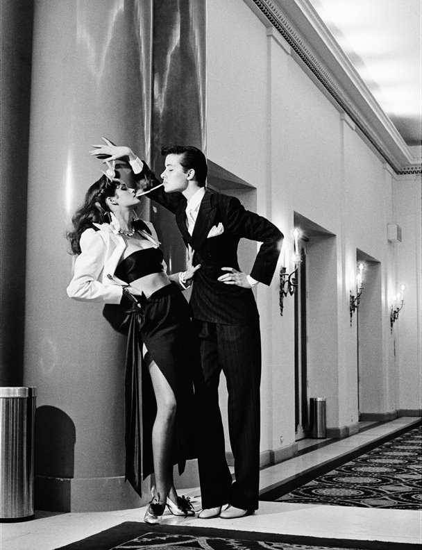 Las fotografías de Helmut Newton invaden Barcelona en una exposición única