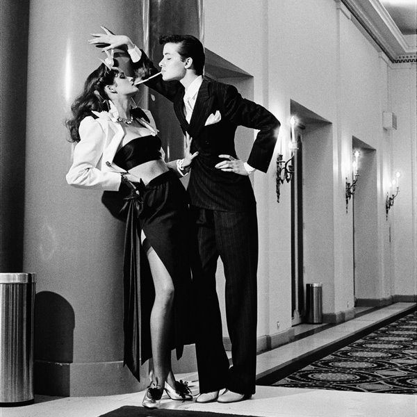 Las fotografías de Helmut Newton invaden Barcelona en una exposición única