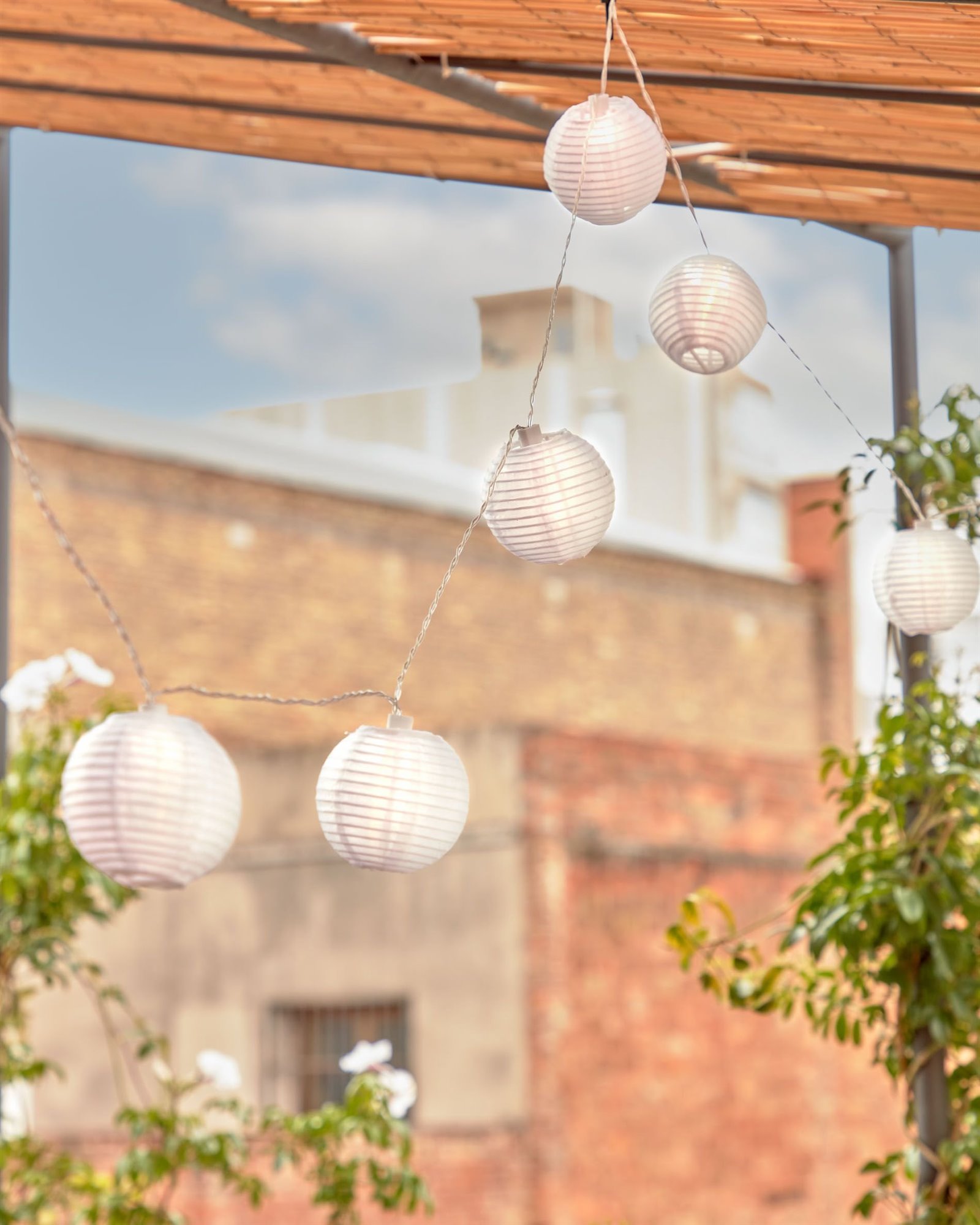 guirnalda luces exterior pantalla papel blanco esférica