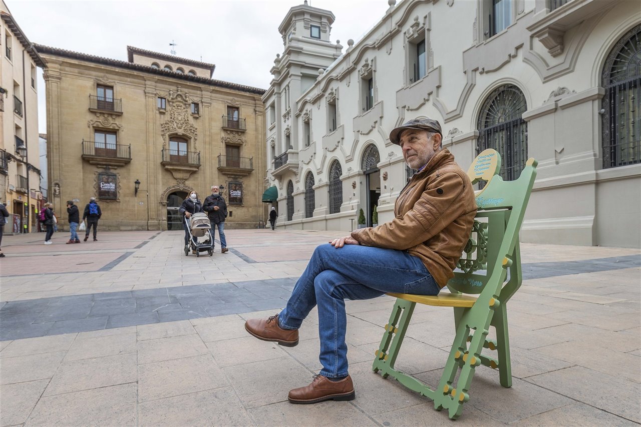 100 sillas y salones urbanos de Izaskun Chinchilla.