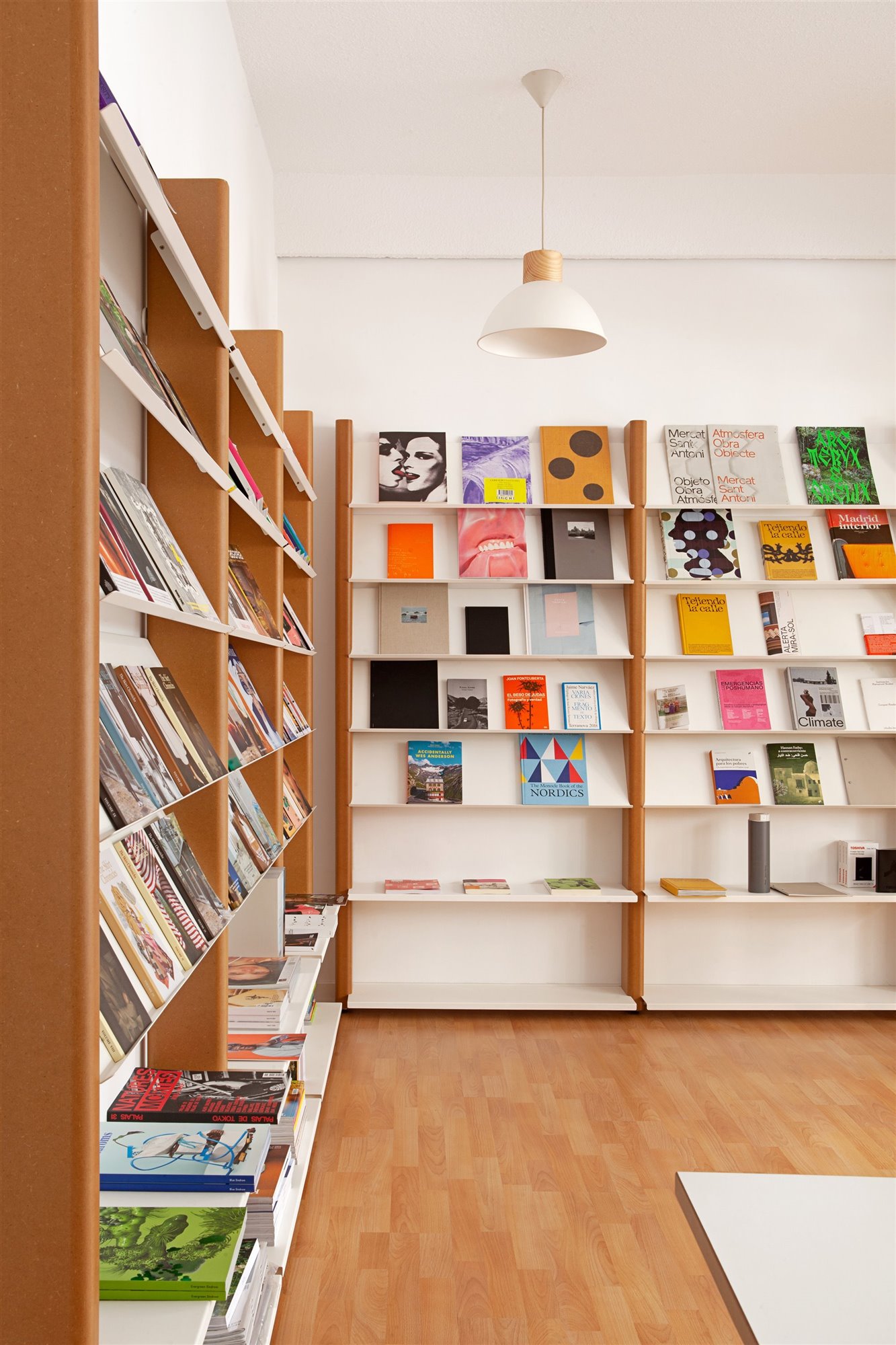 Estanterías librería paperground