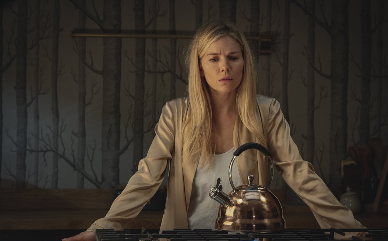 'Anatomía de un escándalo' es la nueva miniserie británica, donde Sienna Miller tiene uno de los papeles protagonistas.