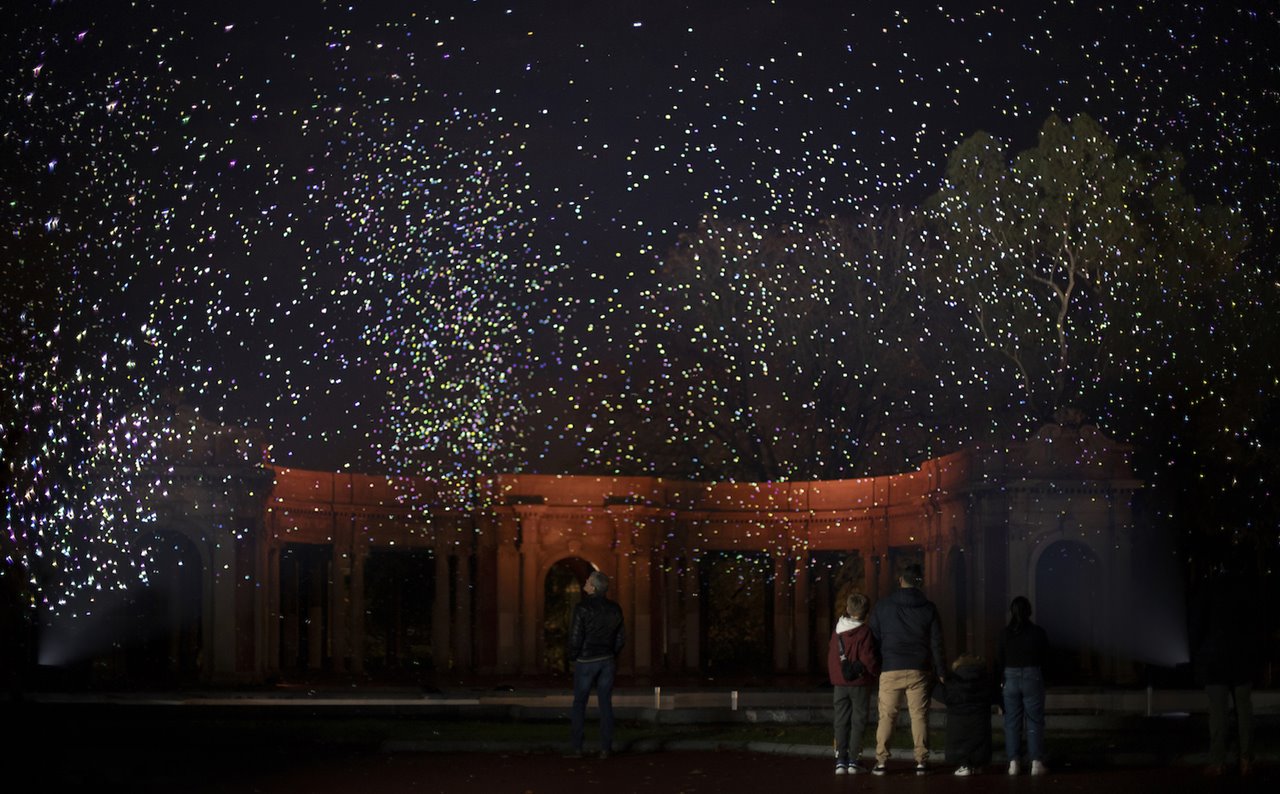 El espectáculo SPARK de Studio Roosegaarde es otra vuelta de tuerca del estudio sobre la dimensión poética y medioambiental de la luz.