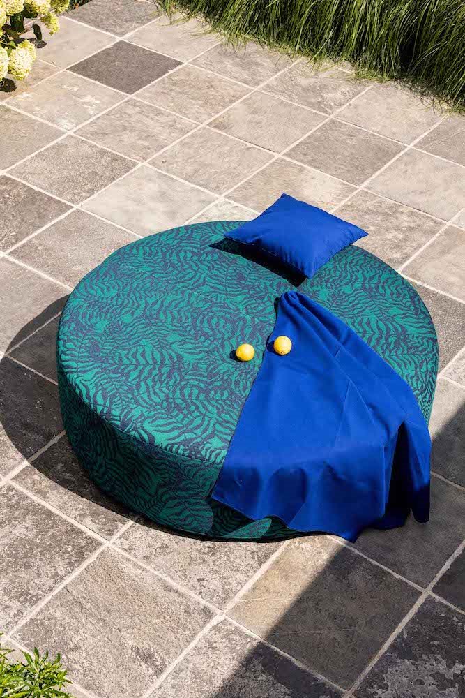 Telas de las colecciones Bahia, Odyssey, Ikebana y Solids de Sunbrella®.