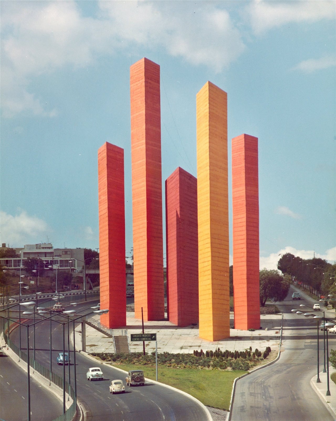 Fotografía de Armando Salas Portugal de las Torres de Satélite
