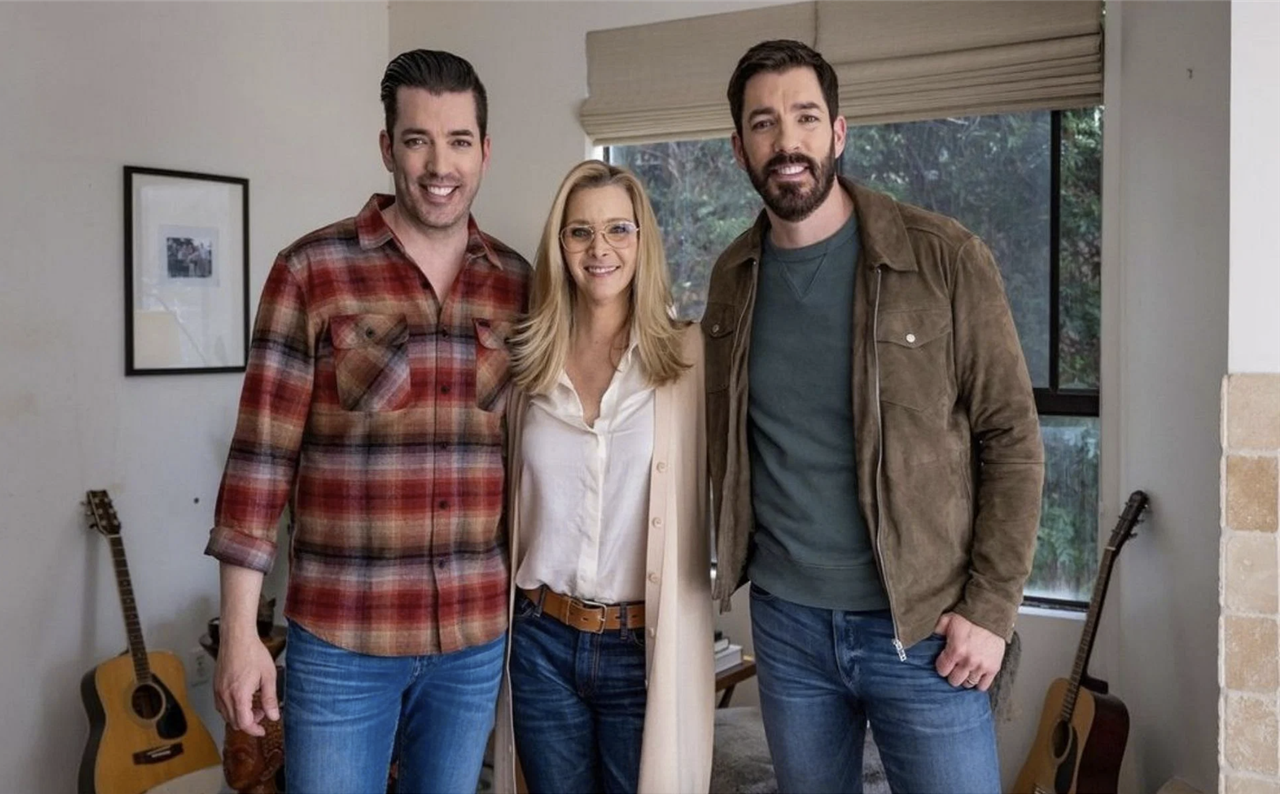 Lisa Kudrow participó en el programa "Celebrity IOU" presentado por los hermanos Scott