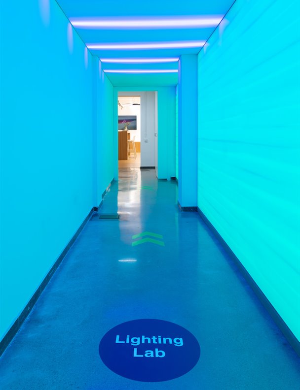 ¡Y se hizo la luz! Entramos en el nuevo Lighting Lab de Faro Barcelona 