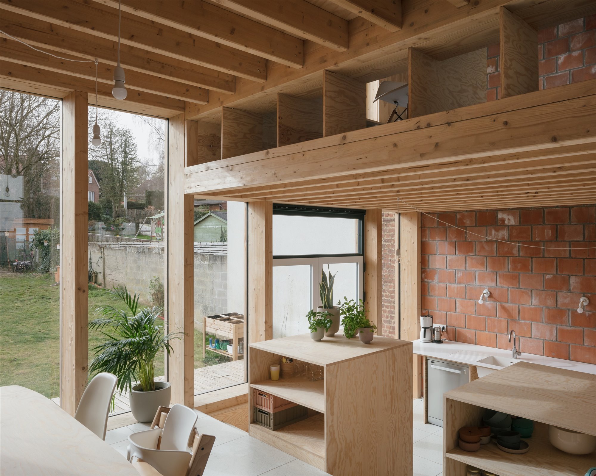 Casa de madera. Ambientes muy abiertos
