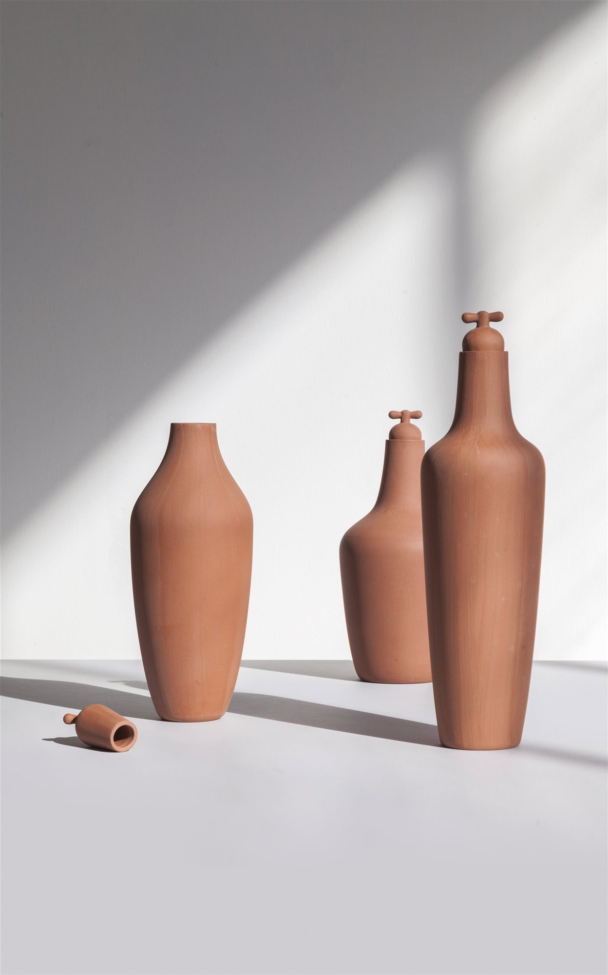 Botellas de terracota naranja