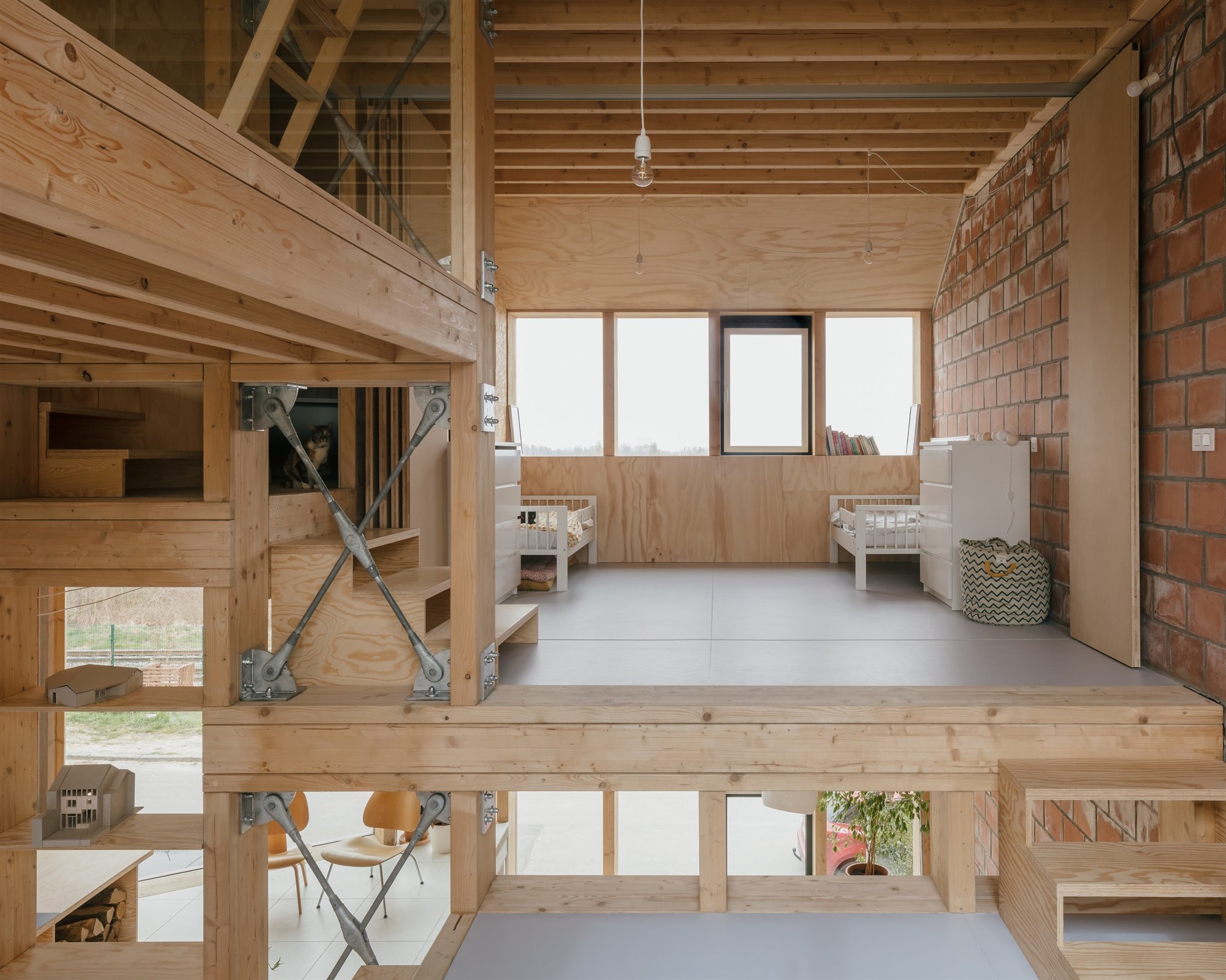 Casa de madera. En conexión con la fachada